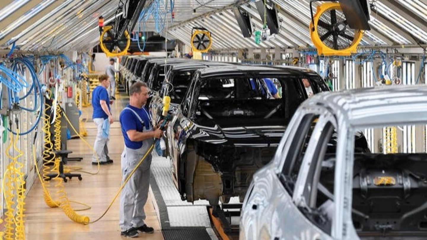 Volkswagen, Almanya’da üç fabrikayı kapatmaya hazırlanıyor