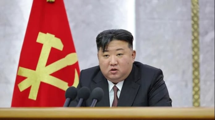 Kuzey Kore 'süper büyük savaş başlığına' sahip yeni bir füze ürettiğini iddia ediyor