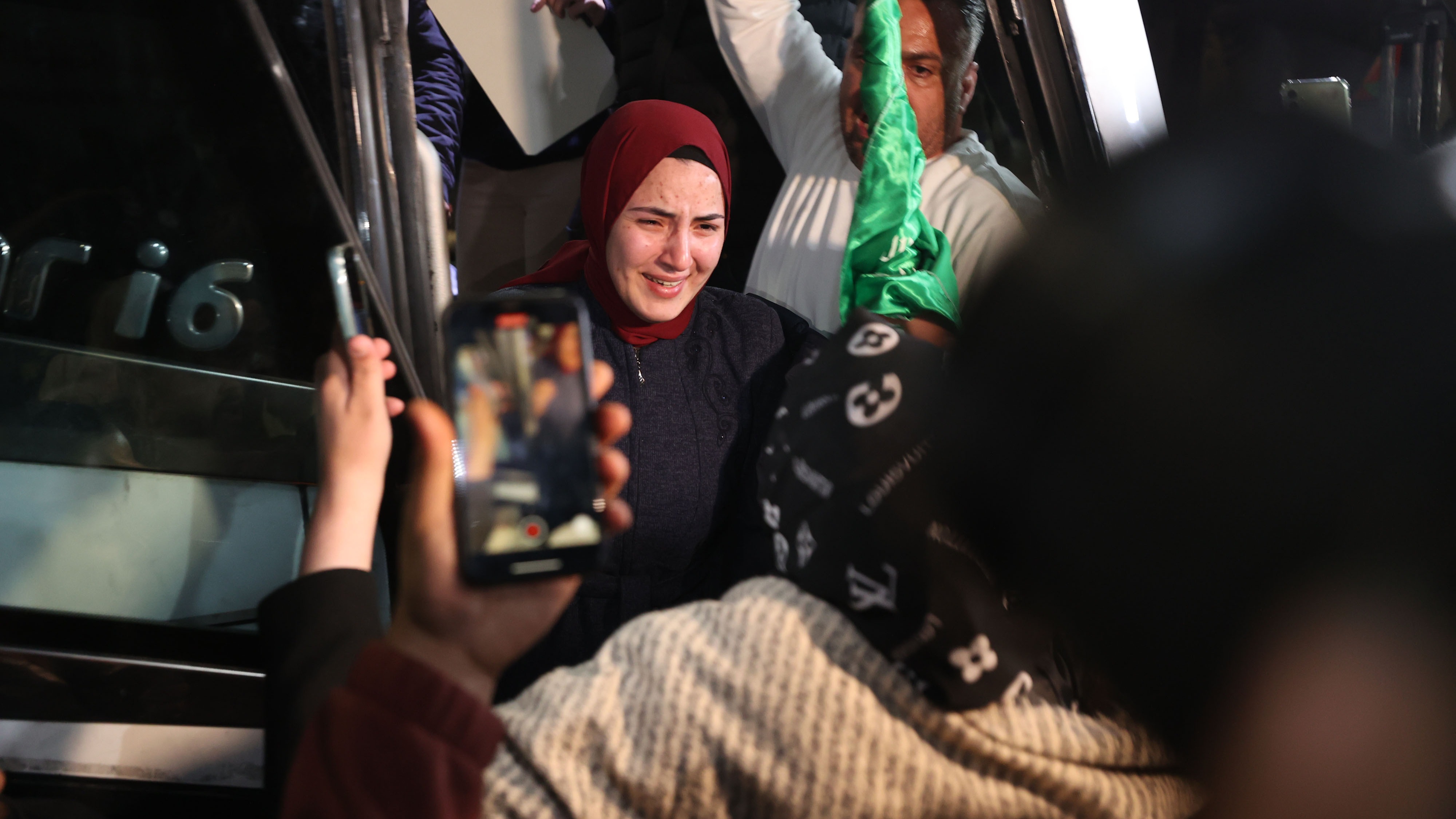 Filistinli 30 kadın ve çocuk esir, İsrail hapishanesinden özgürlüğüne kavuştu (AA)