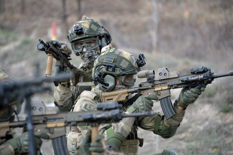 Mehmetçik sınırlardan geçmeye çalışan 487 teröristi yakaladı