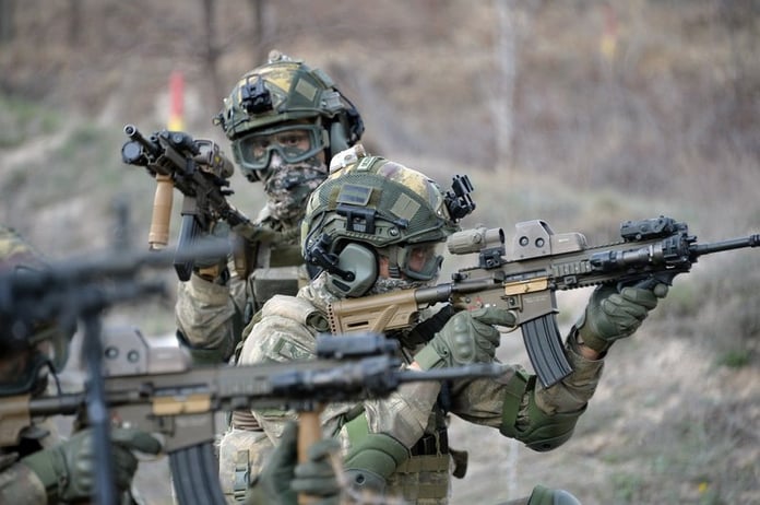 Mehmetçik sınırlardan geçmeye çalışan 487 teröristi yakaladı