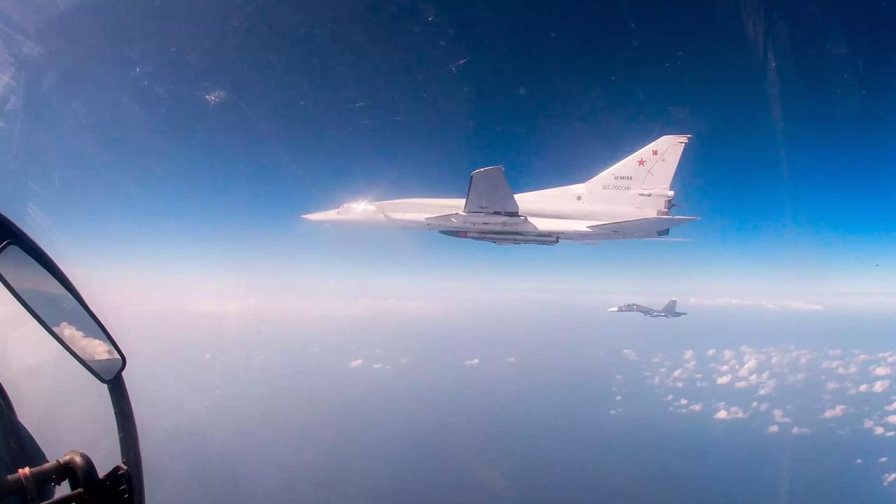 Ukrayna, 1.800 km uzaklıktaki Rus Tu-22M3 süpersonik bombardıman uçağını vurduğu iddia etti