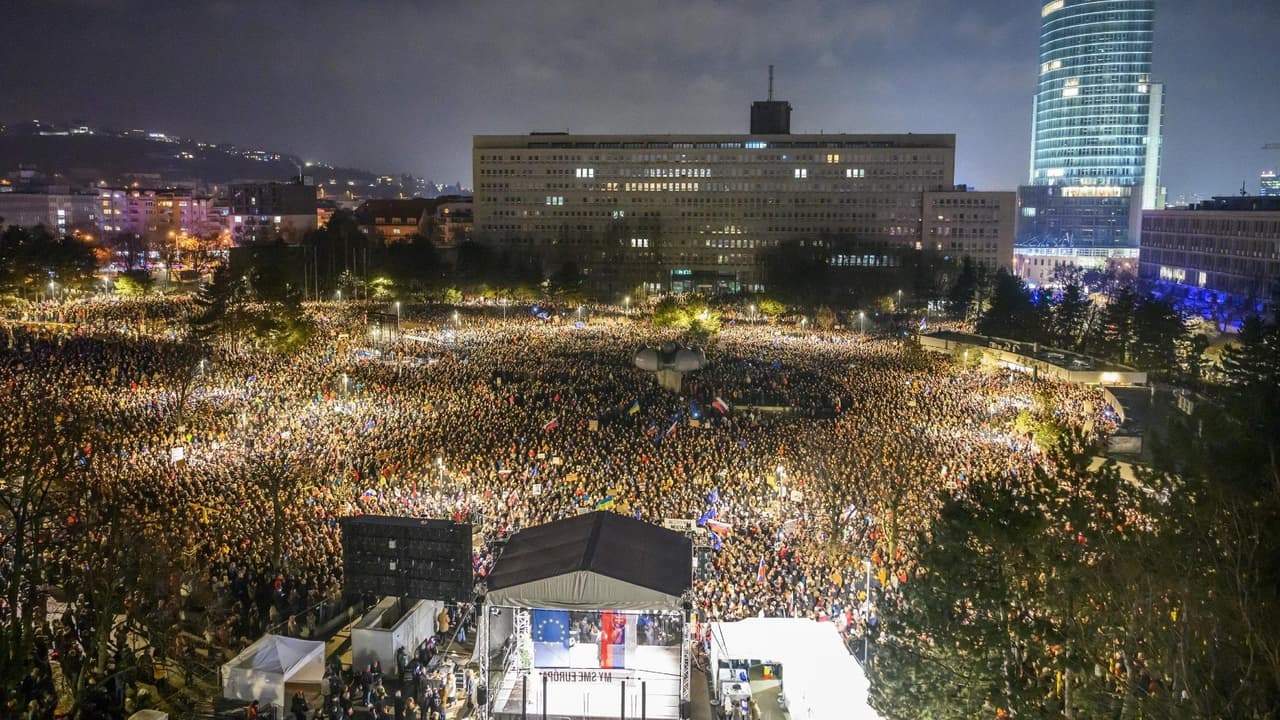 Slovakya'da Başbakan Fico karşıtı protestolar durulmuyor