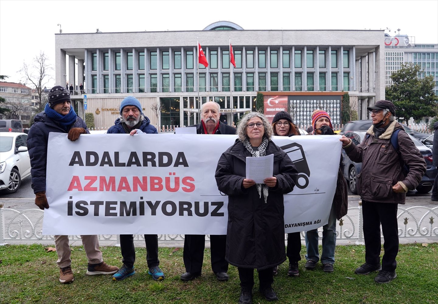 Ada halkından İBB binası önünde "turizm yapılaşması" eylemi