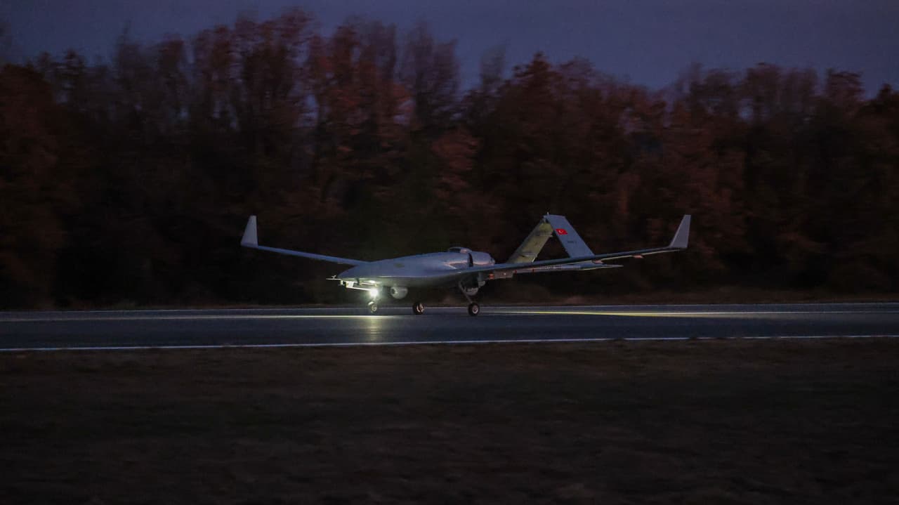 Yapay zeka destekli Bayraktar TB-2T-AI SİHA gökyüzünde