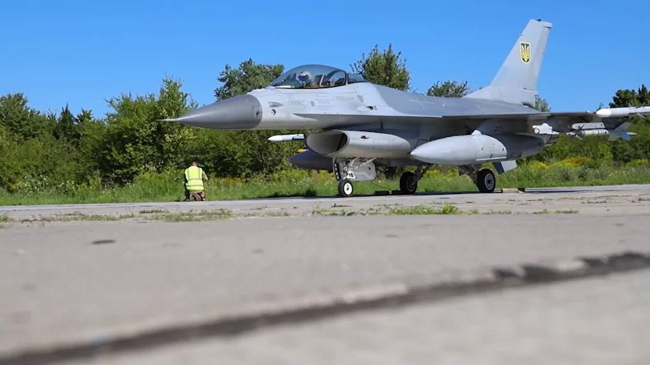 Ukrayna’da ilk F-16 savaş uçağı düştü