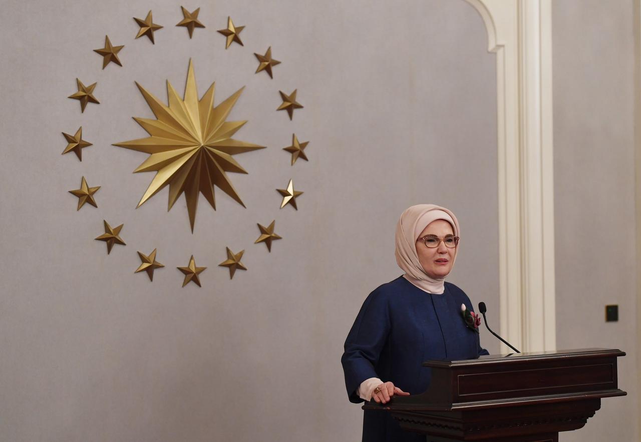 Emine Erdoğan'dan Anneler Günü mesajı! Yorumlar yağdı