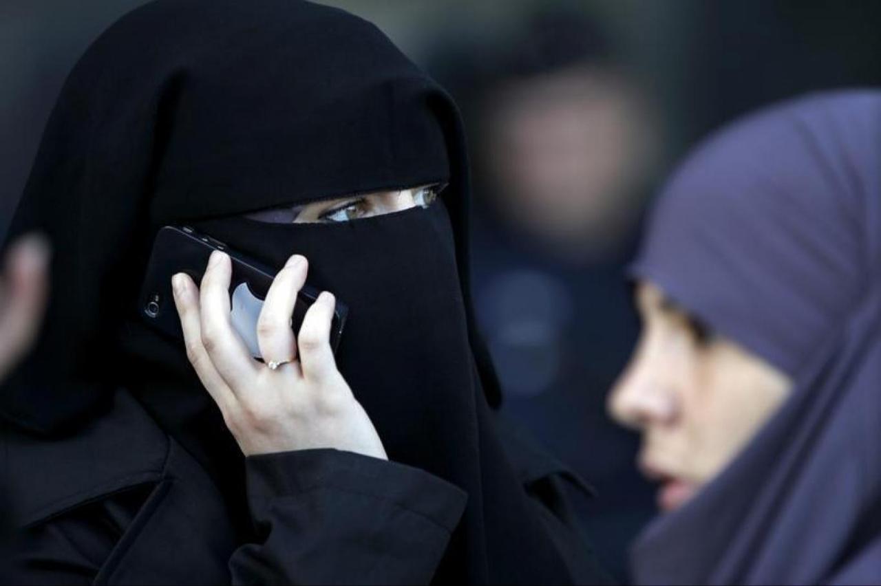 İsviçre'de kamuya açık alanlarda burka yasağı parlamentoda onaylandı