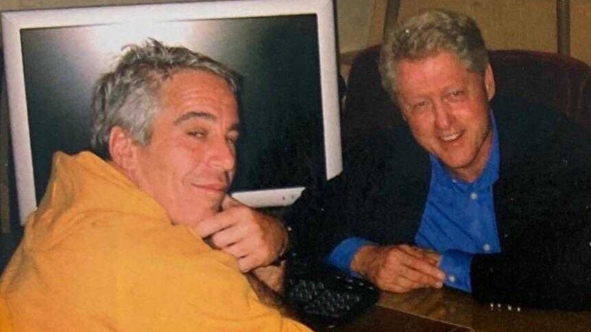 Jeffrey Epstein (solda), Eski ABD Başkanı Bill Clinton (sağda) / Fotoğraf (Netflix)