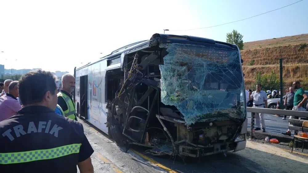 Küçükçekmece'de yaşanan metrobüs kazası.