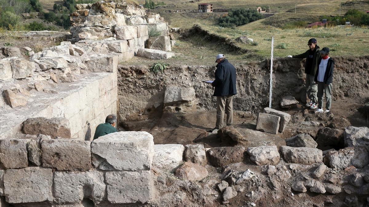 Eski Ahlat Şehri Kalesi