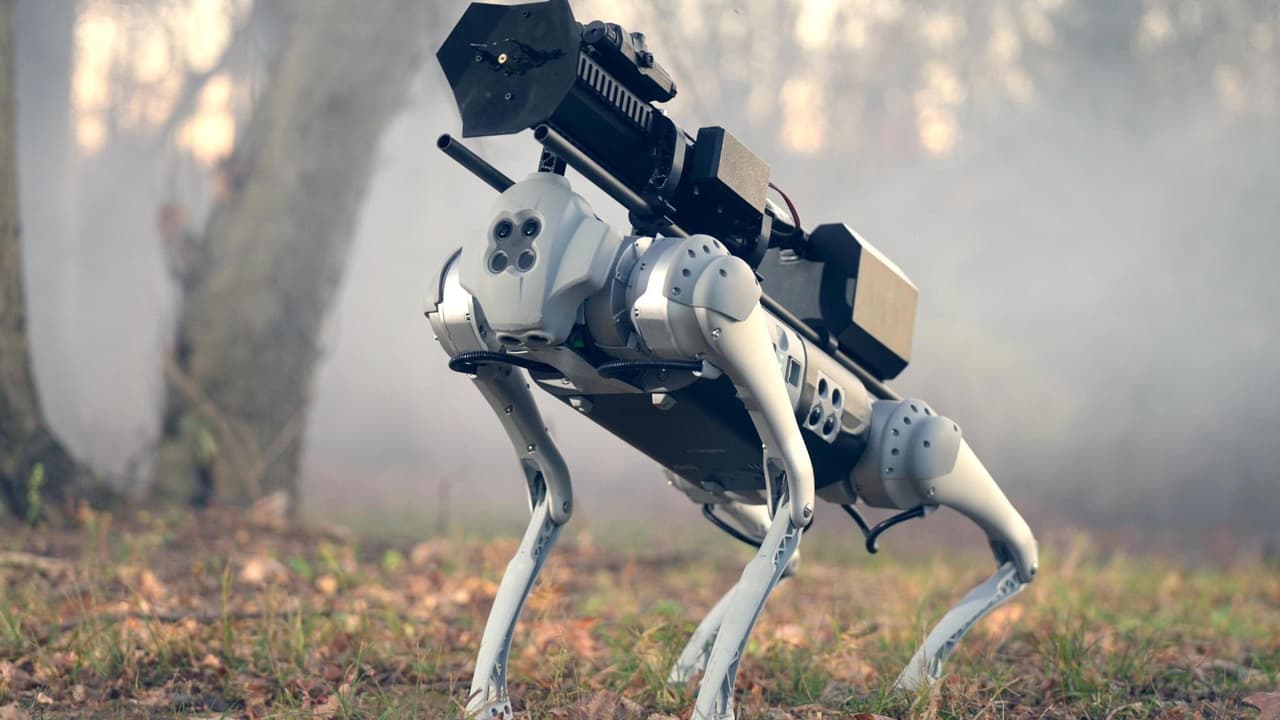 Alev püskürten robot köpek!