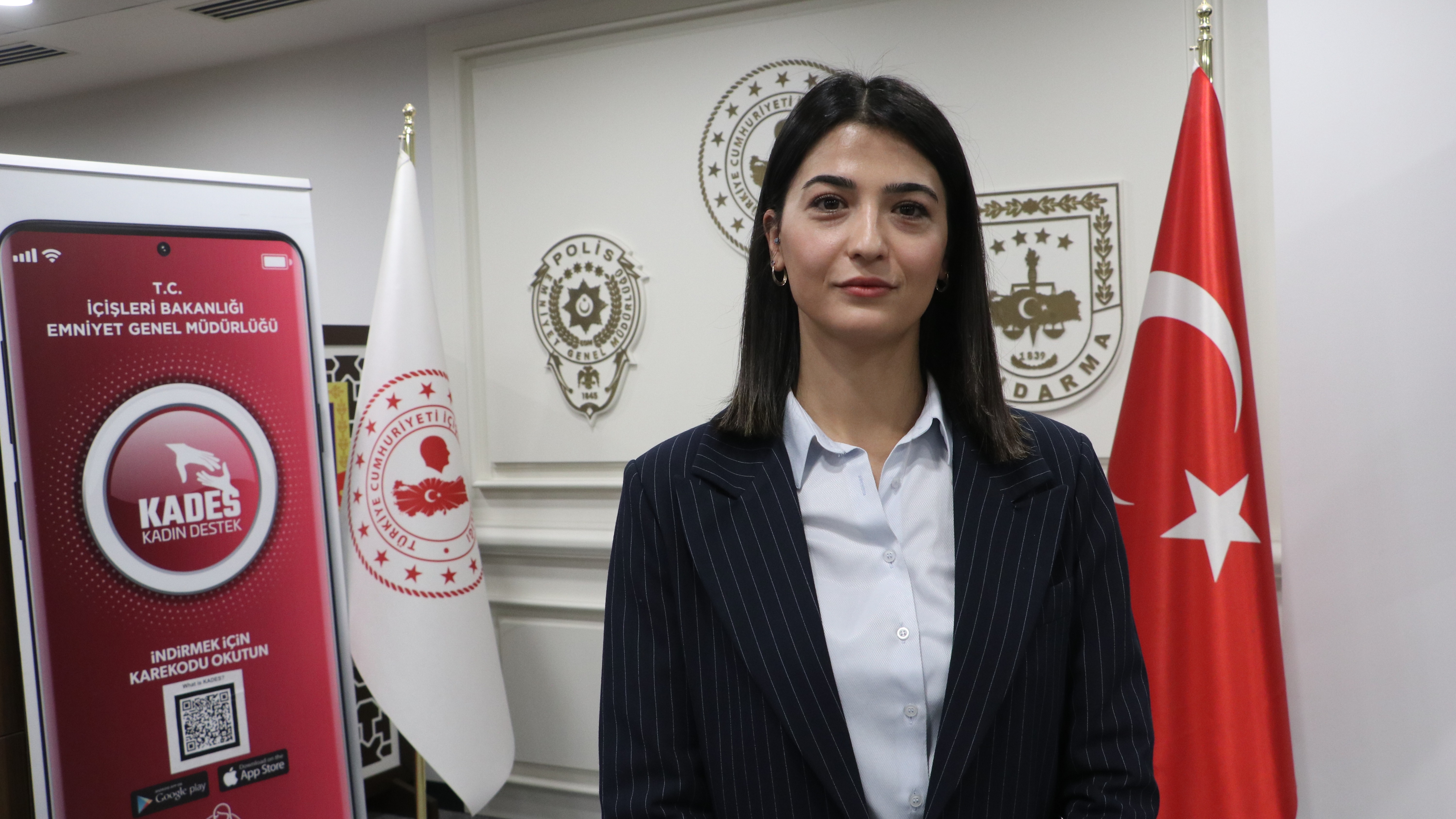 Aile İçi ve Kadına Karşı Şiddetle Mücadele Şube Müdürlüğü'nde görevli Komiser Yardımcısı Vesile Kaplan. Fotoğraf: DHA