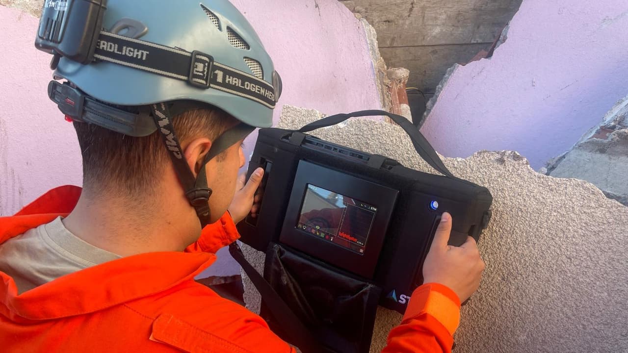 STM'nin geliştirdiği Duvar Arkası Radar (DAR) güncellenmiş konfigürasyonla TSK'ya teslim edildi