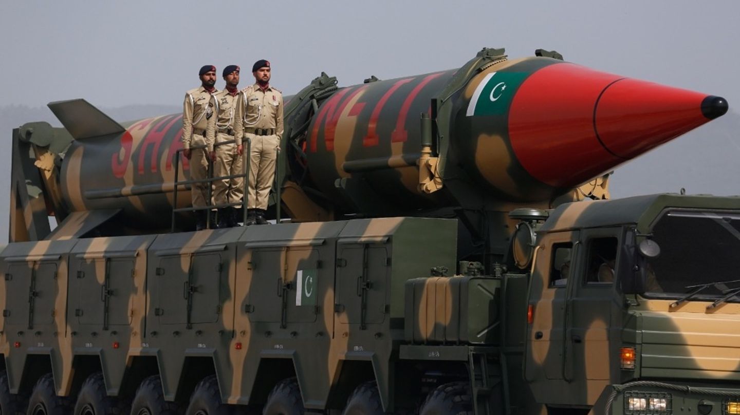 Pakistan uzun menzilli balistik füze geliştiriyor