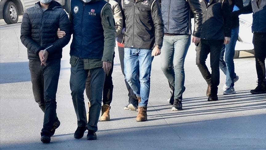İzmir ve Manisa'da FETÖ operasyonunda 10 şüpheli yakalandı