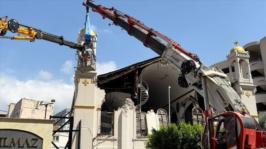 İskenderun’da ağır hasar gören Aziz Nikola Rum Ortodoks Kilisesi'nde güçlendirme çalışmaları yapılıyor
