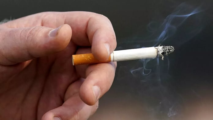 İtalya'nın Milano kentinde kamuya açık tüm alanlarda sigara içmek yasaklandı