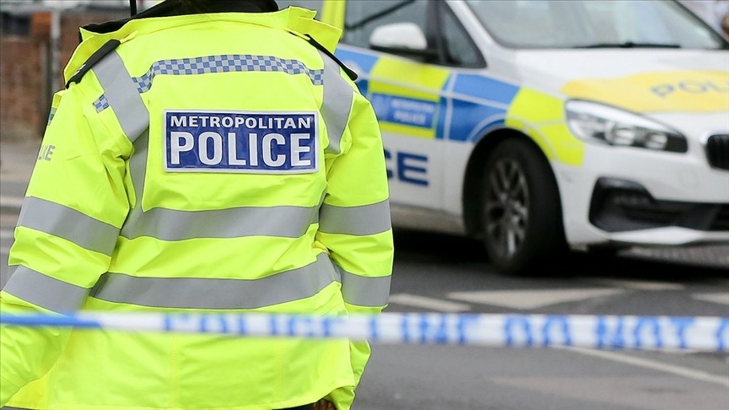 Kuran yakma provokasyonunda adres Londra'daki Türkiye Büyükelçiliği