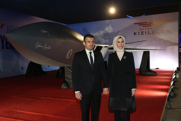 Selçuk Bayraktar'dan 3'lü Anneler Günü paylaşım!