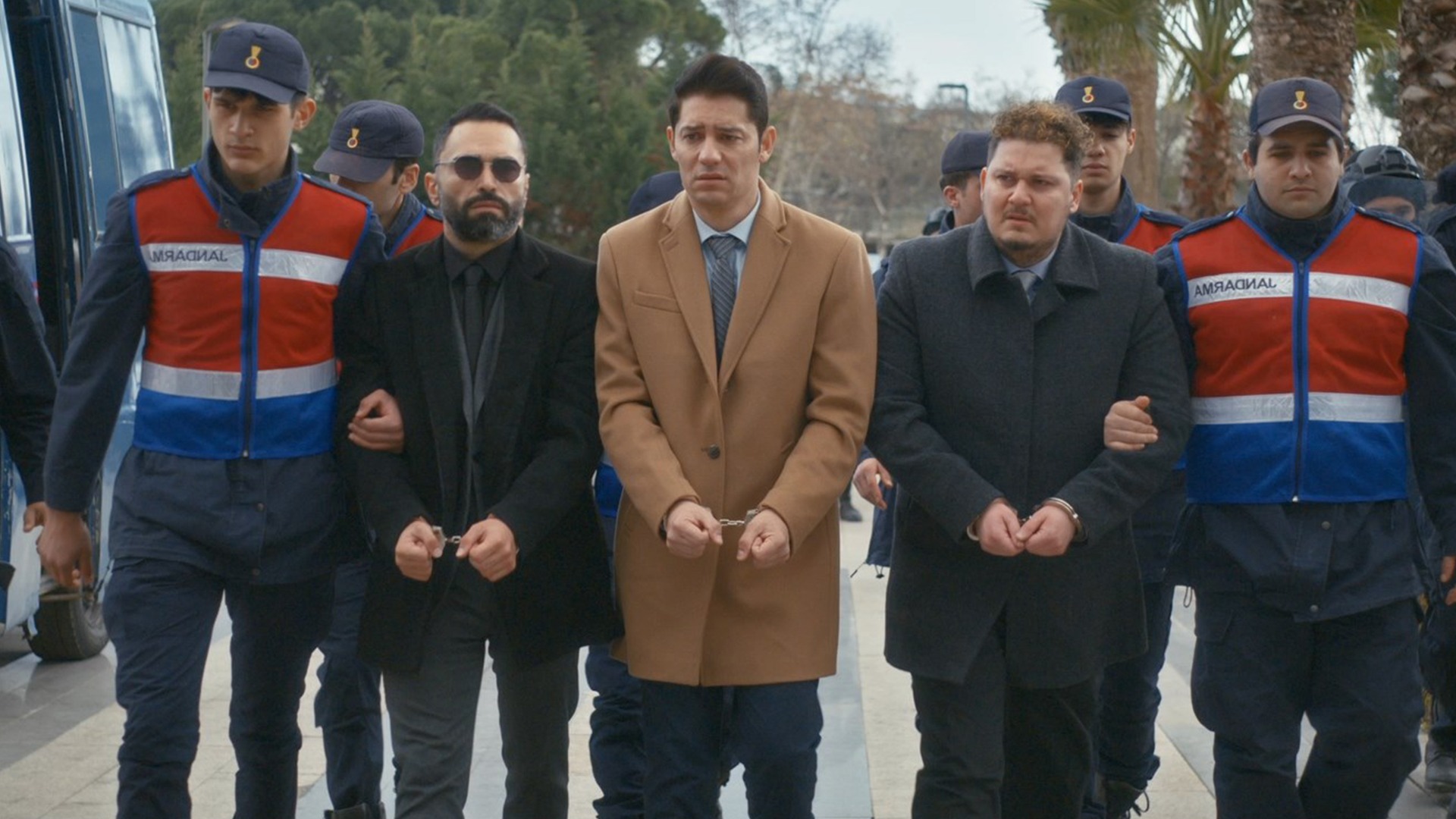 Üçlü Pürüz İZLE