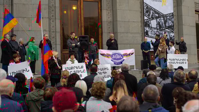 Ermenistan’da darbe ve suikast tartışmaları