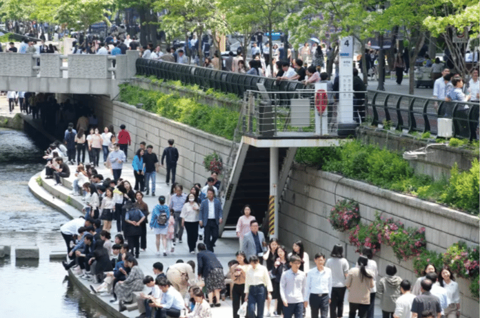 Güney Kore'de herkes bugün en az bir yaş gençleşti
