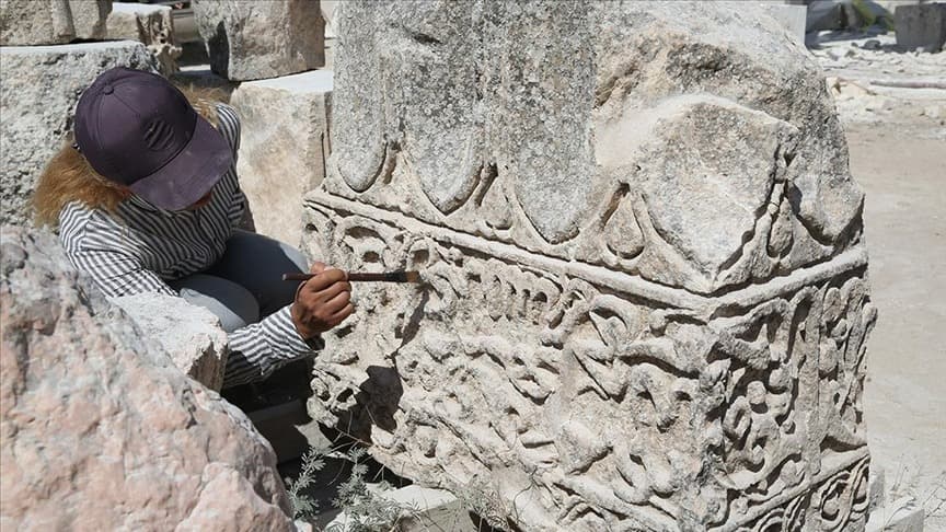 Harran Ulu Cami'nin yapısı kazılarla gün yüzüne çıkıyor