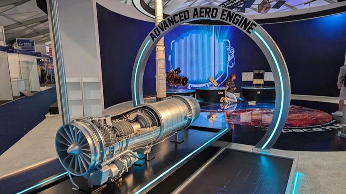 Güney Kore merkezli Hanwha Aerospace, yerli savaş uçağı motorunu sergiledi