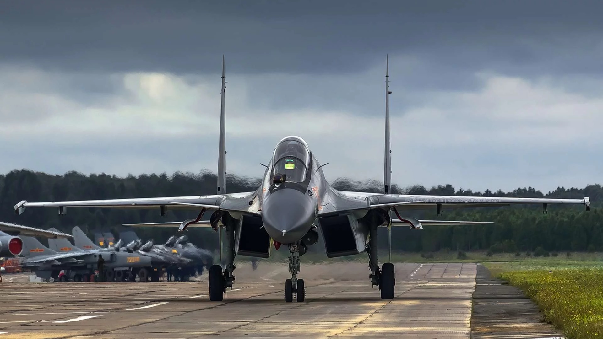 Uçak, hava üstünlüğü, kara saldırısı, keşif ve gelecekteki tek kişilik avcı uçakları için pilot eğitimi dahil olmak üzere çeşitli görevler için tasarlanmıştır