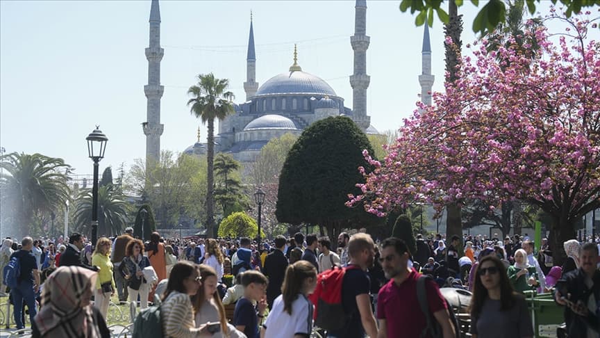 İstanbul 3 Ayda 3,8 Milyon Yabancı Ziyaretçiye Ev Sahibi Oldu