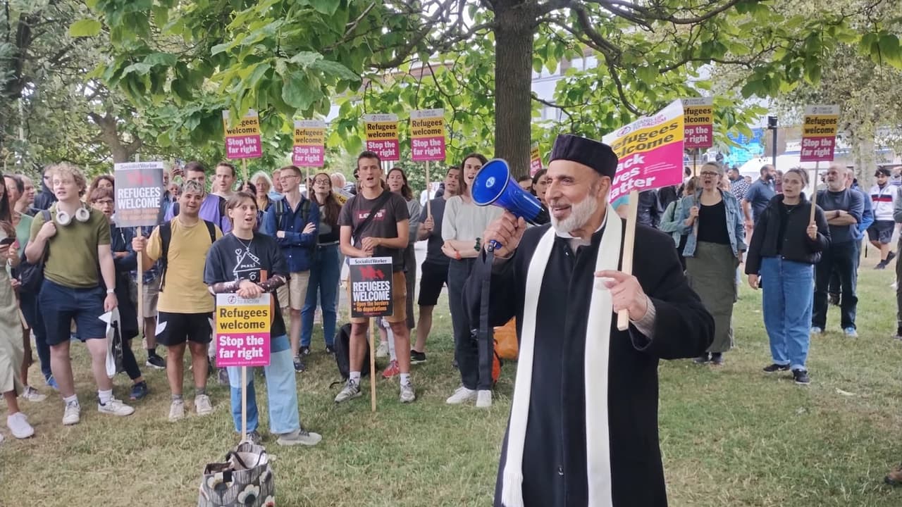 Londra'da binlerce kişi ırkçılık karşıtı gösteri yaptı