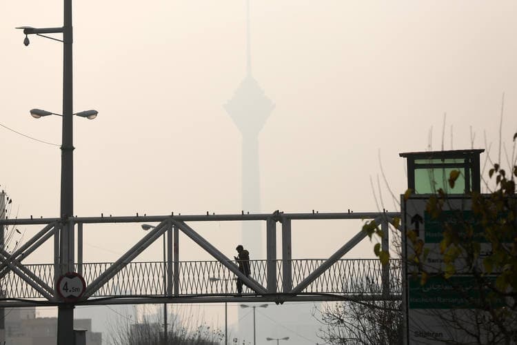 Tahran'da hava kirliliği "kırmızı alarm" seviyesinde