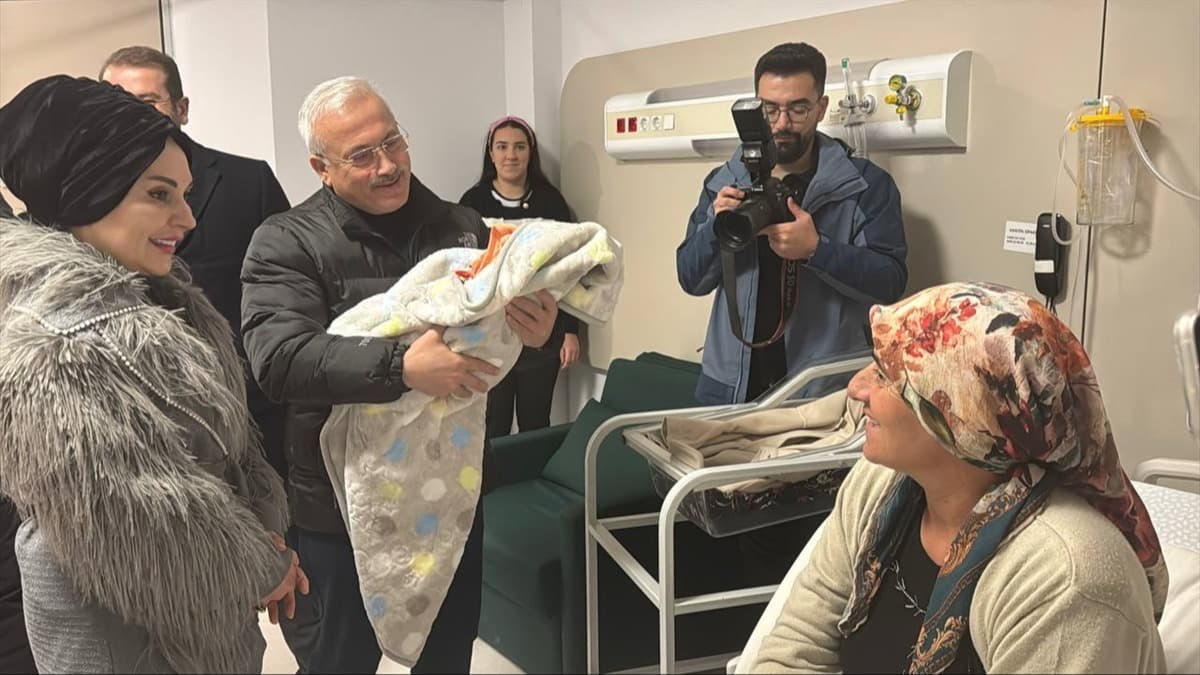 Yeni yılın ilk bebeğinin adı 'Cemile' oldu