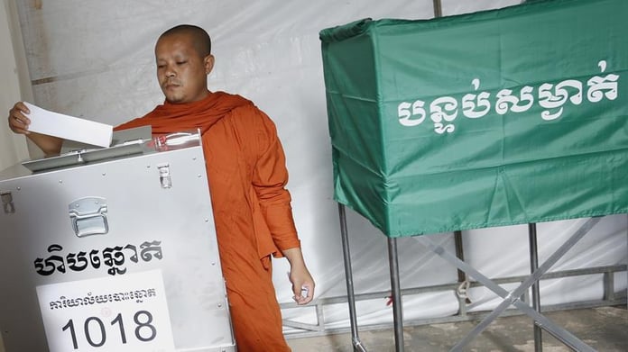 Kamboçya'da genel seçimde oy kullanmayanların ileride aday olması yasaklanıyor