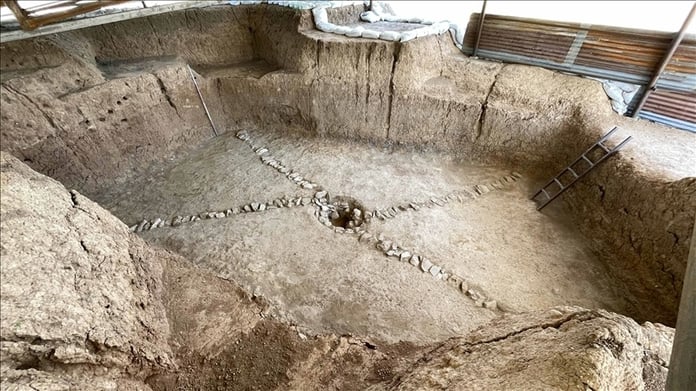 Çorum'da silo olduğu değerlendirilen 3 bin 300 yıllık yapı bulundu