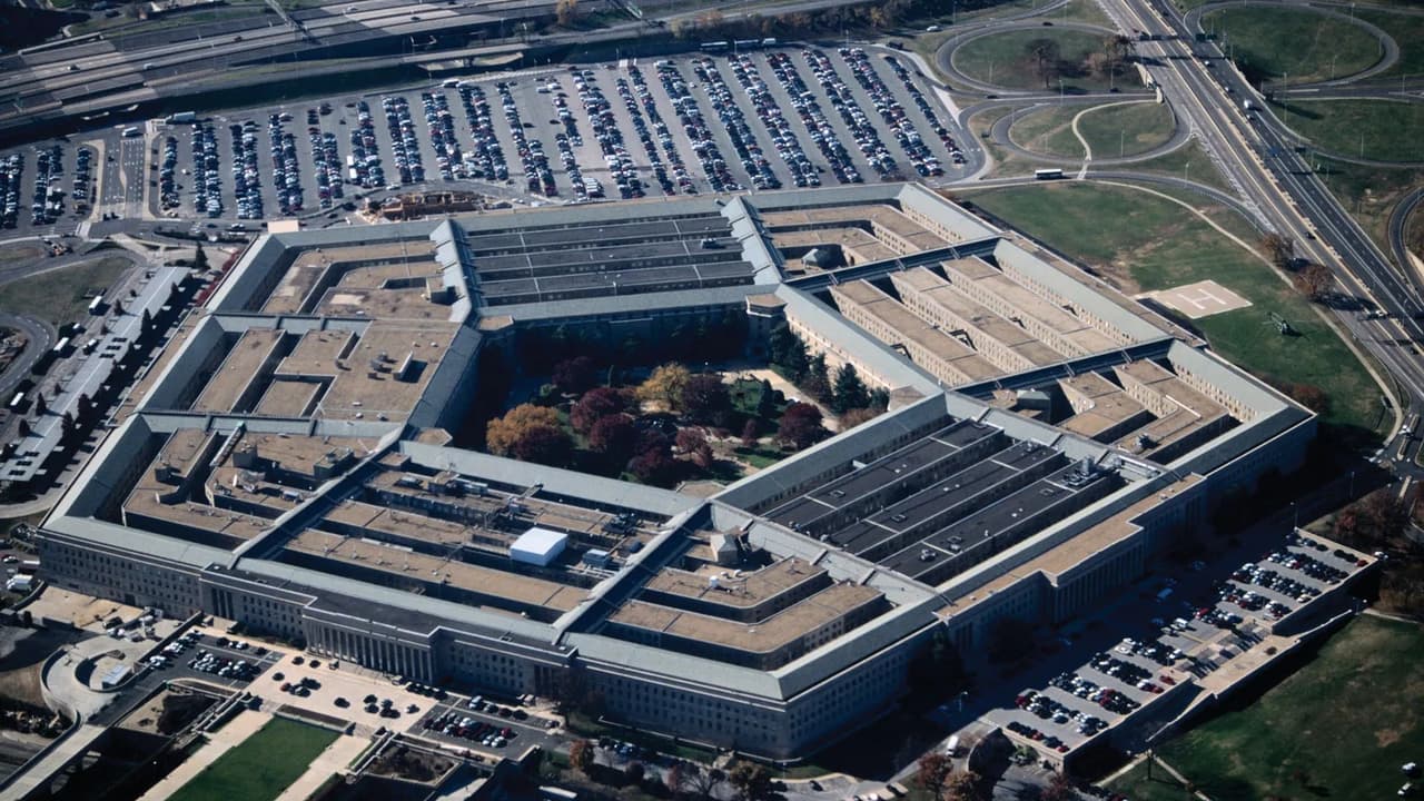 Türk asıllı Pentagon çalışanı, gizli belgeleri kaçırırken yakalandı