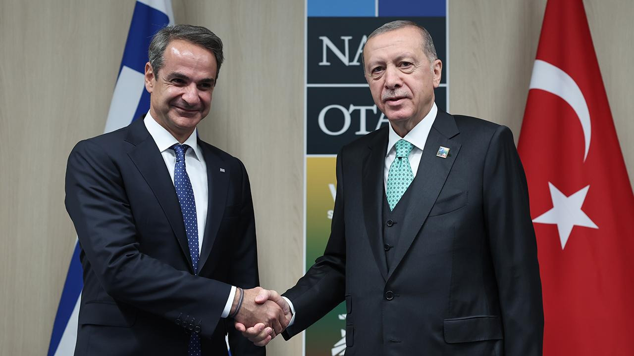 Cumhurbaşkanı Recep Tayyip Erdoğan, Atina'da Yunanistan Başbakanı Kiryakos Miçotakis ile buluşmasında "Biz Ege'yi bir barış ve işbirliği denizi haline getirelim istiyoruz. Aramızda çözülemeyecek kadar hiçbir sorun yok" dedi. 
