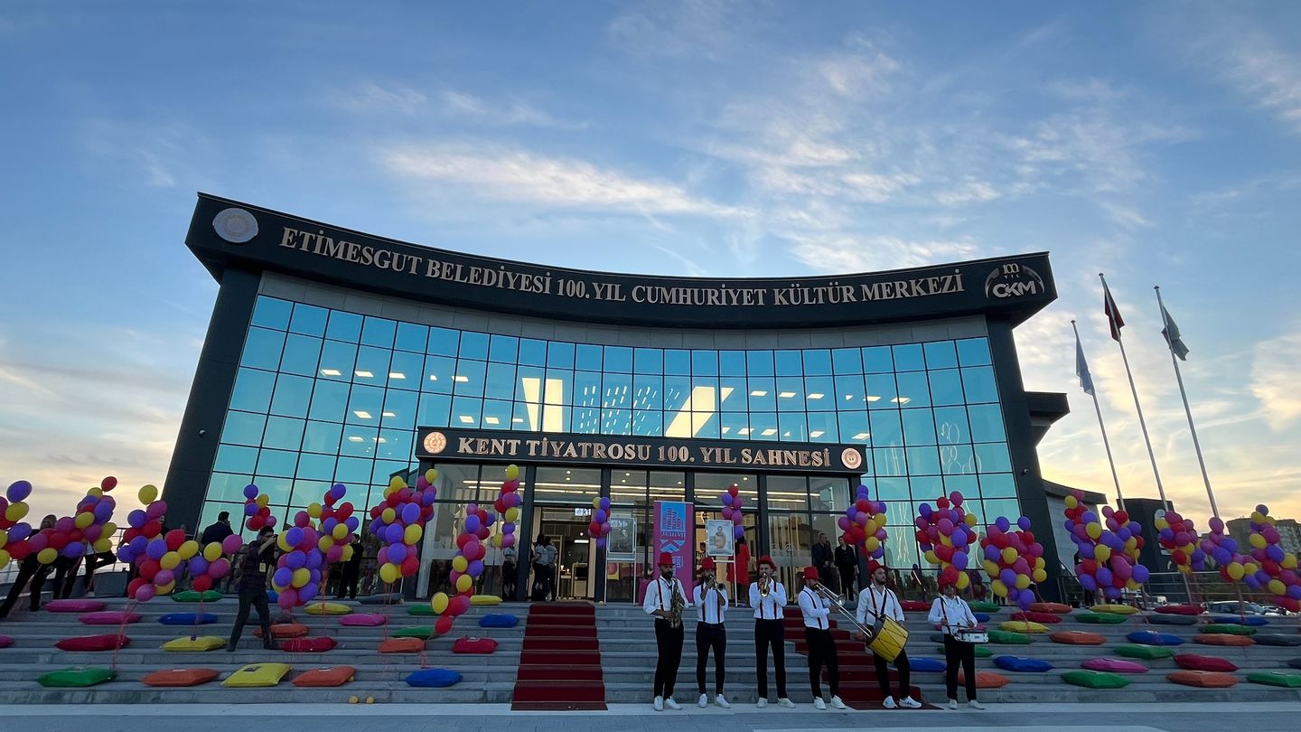 Tiyatro rüzgarı, Ankara Etimesgut'ta esmeye başladı