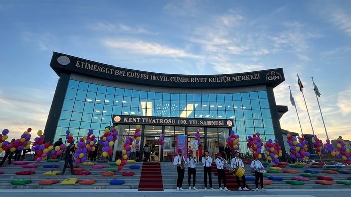 Tiyatro rüzgarı, Ankara Etimesgut'ta esmeye başladı