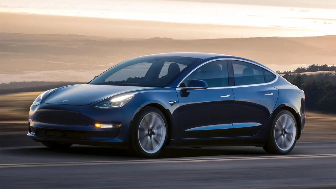 Tesla'nın 280 bin aracı için soruşturma başlatıldı
