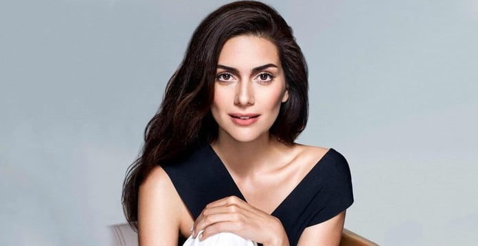 Bergüzar Korel depremzedeleri hedef alanlara tepki gösterdi!