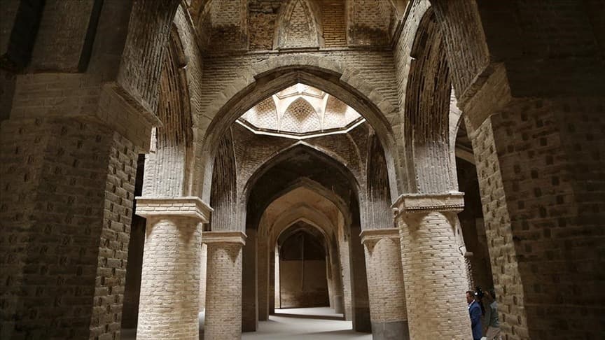 İsfahan'daki Selçuklu camisi farklı mimarisiyle tarihe ışık tutuyor
