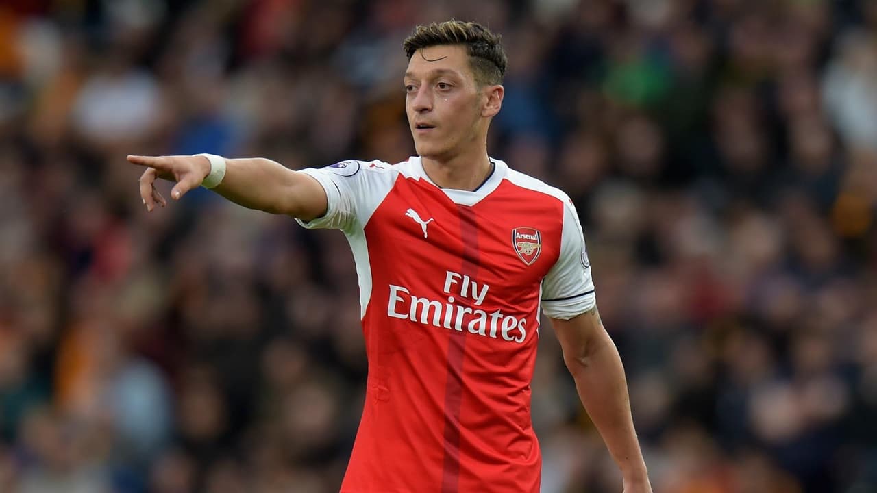 Mesut Özil gözde 11'lisini belirledi! Dünya yıldızlarının yer aldığı liste Fenerbahçelileri şaşırttı