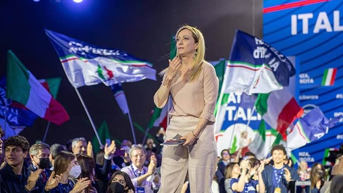 Meloni'nin boyuyla alay eden gazeteciye ceza verildi