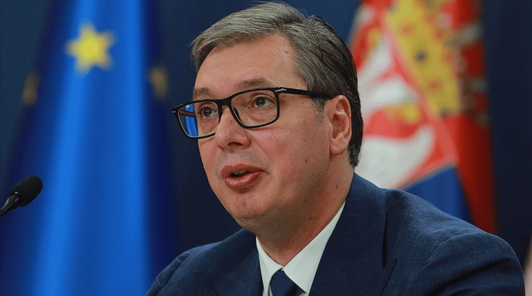 Sırbistan Cumhurbaşkanı Vucic, Genelkurmay Başkanı Mojsilovic'i Kosova sınırına yolladı