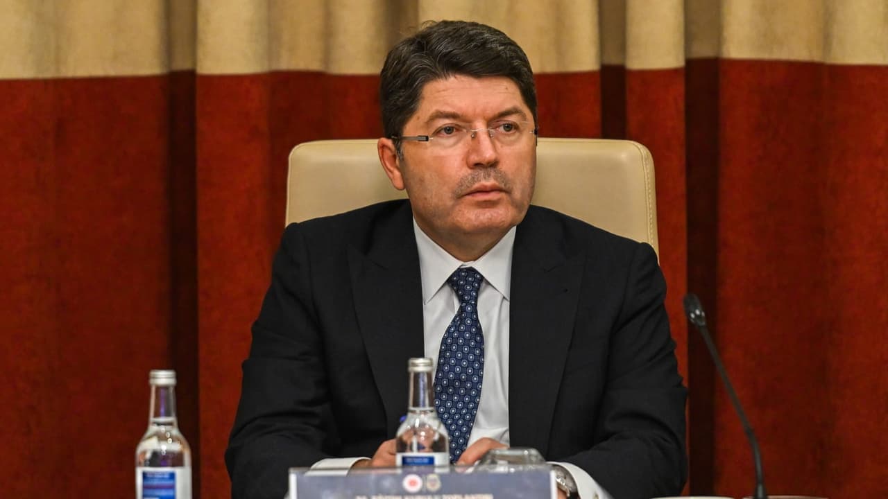 Bakan Tunç: Otel yangınında ihmaller yargıya taşınacak
