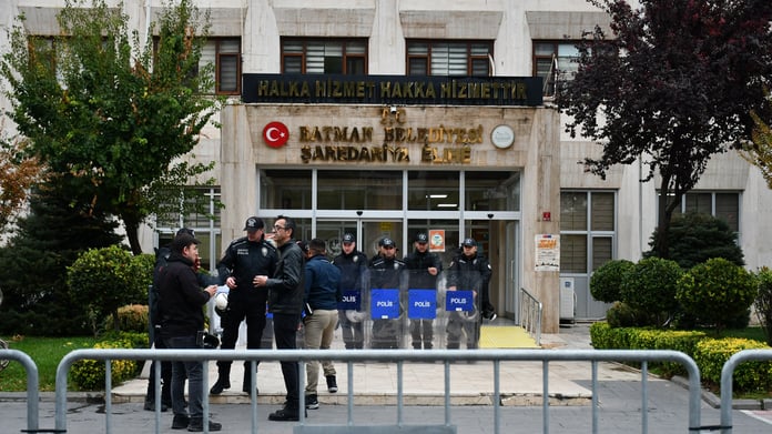 Kayyum atanan Mardin, Batman ve Halfeti Belediyesi hangi partiden?