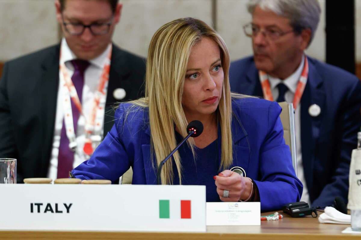 Meloni: İtalya'nın mülteci kampı olmasına izin vermeyeceğim
