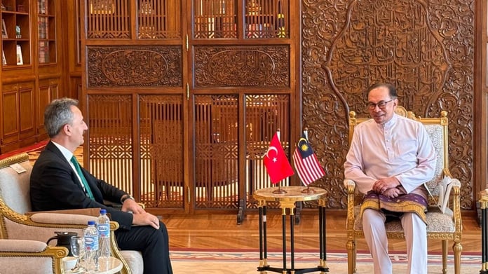 SSB Başkanı Görgün, Malezya Başbakanı Enver İbrahim ile görüştü